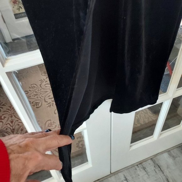 BLACK Velvet Dress - Picture 5 of 6